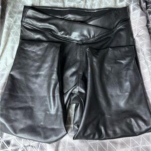 LEATHER PANTS